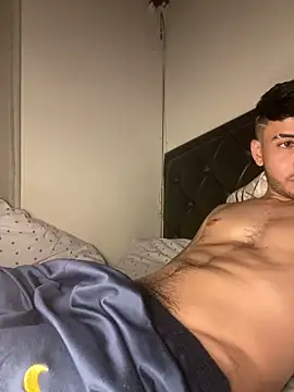 Snapshot of tom_thick chatting on January 22, 8:07 am tom thick online show from January 22, 8:07 am