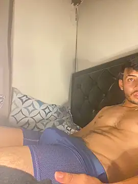 Snapshot of tom_thick chatting on December 6, 4:58 am tom thick online show from December 6, 4:58 am