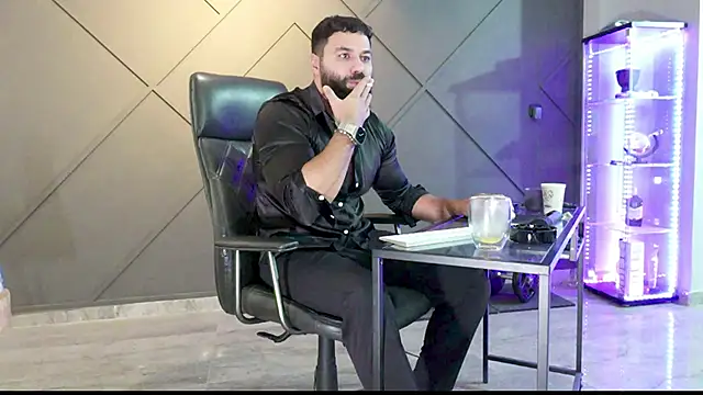 mattmasterss online show from December 4, 4:10 am