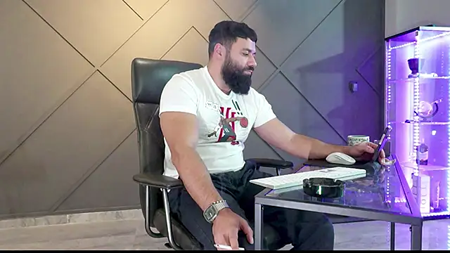 mattmasterss online show from December 9, 1:15 pm