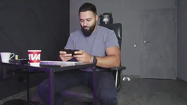 mattmasterss online show from October 6, 1:21 am