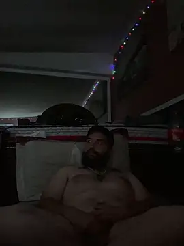 Snapshot of bigdickgio6923 chatting on February 9, 6:22 am bigdickgio6923 online show from February 9, 6:22 am