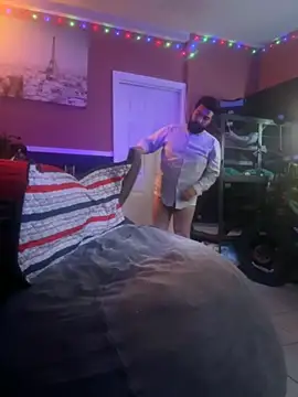 Snapshot of bigdickgio6923 chatting on September 10, 10:52 pm bigdickgio6923 online show from September 10, 10:52 pm