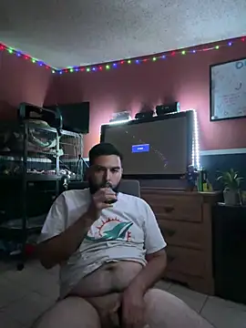 Snapshot of bigdickgio6923 chatting on December 20, 7:44 am bigdickgio6923 online show from December 20, 7:44 am