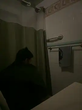 Snapshot of bigdickgio6923 chatting on October 6, 5:23 am bigdickgio6923 online show from October 6, 5:23 am