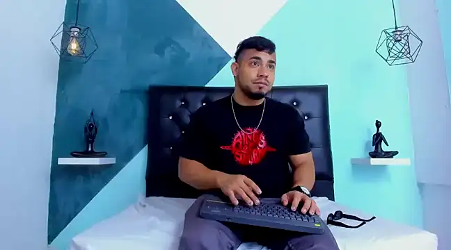 BrianMalonee online show from December 10, 1:11 pm