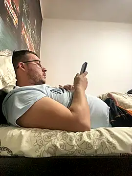 ionut9879 online show from November 17, 1:14 pm