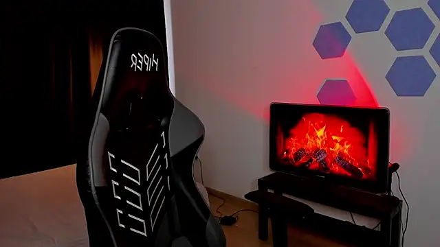 Chris Tyson online show from November 25, 6:59 am