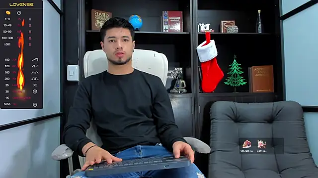 EdwardRoss  online show from December 17, 8:32 pm