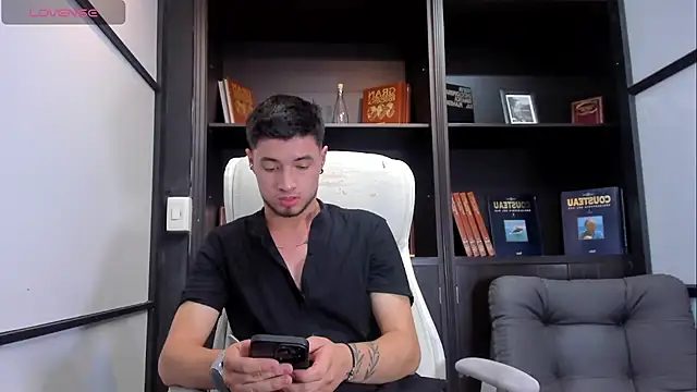 EdwardRoss  online show from March 7, 7:49 pm