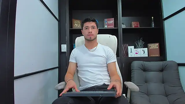 EdwardRoss  online show from December 7, 7:54 pm