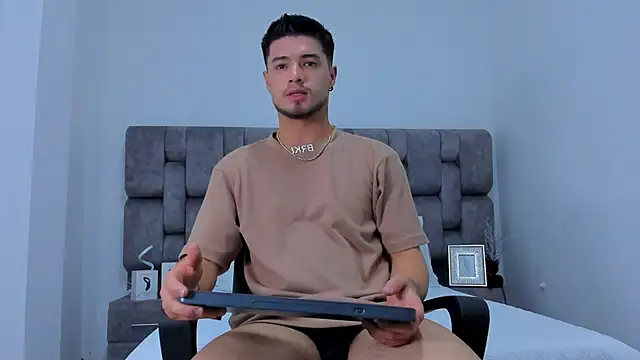 EdwardRoss  online show from December 10, 7:11 pm