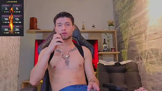 EdwardRoss  online show from July 11, 8:55 pm