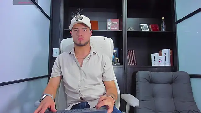 EdwardRoss  online show from February 3, 7:21 pm