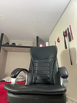 AlejoKhalifa  online show from April 18, 11:11 am