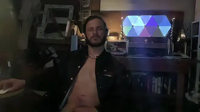 CowboyZuhly online show from April 7, 6:46 am