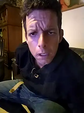 Snapshot of Knuffelstaaf123 chatting on October 19, 3:00 am Knuffelstaaf123 online show from October 19, 3:00 am