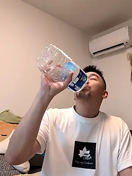 Snapshot of KOUHEY2023 chatting on February 1, 1:41 pm KOUHEY2023 online show from February 1, 1:41 pm