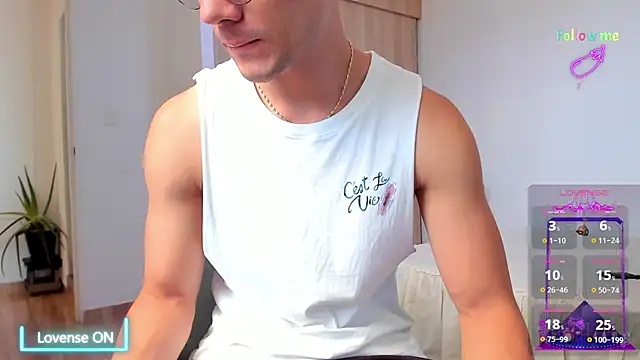 Snapshot of Sebastian-Dash chatting on December 9, 5:13 pm Sebastian-Dash online show from December 9, 5:13 pm