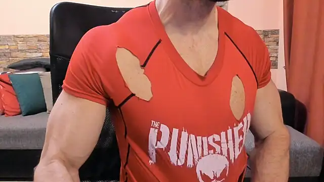 HotHunkTrainer online show from April 17, 8:39 am