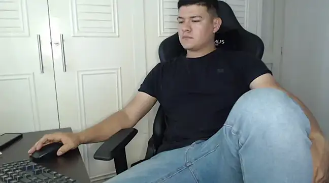 Plug Control online show from January 14, 7:00 pm