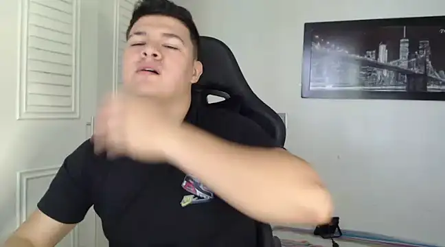 Plug Control online show from December 4, 3:43 pm