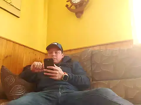 Jose HotLatino online show from March 31, 2:30 pm