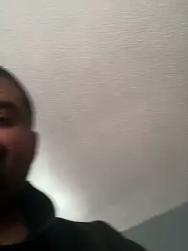 Snapshot of Miguel16i chatting on December 31, 9:17 pm Miguel16i online show from December 31, 9:17 pm