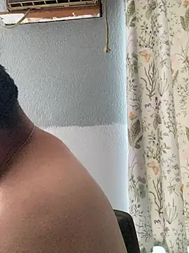 Snapshot of Miguel16i chatting on February 5, 6:37 pm Miguel16i online show from February 5, 6:37 pm