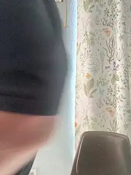 Snapshot of Miguel16i chatting on December 10, 5:55 pm Miguel16i online show from December 10, 5:55 pm