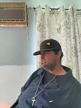 Snapshot of Miguel16i chatting on March 18, 6:28 pm Miguel16i online show from March 18, 6:28 pm