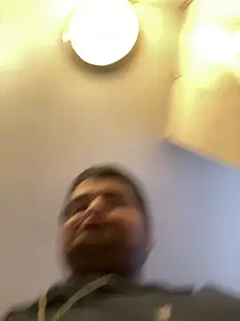 Snapshot of Miguel16i chatting on March 19, 7:27 pm Miguel16i online show from March 19, 7:27 pm