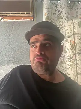 Snapshot of Miguel16i chatting on January 17, 8:04 pm Miguel16i online show from January 17, 8:04 pm