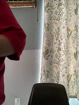 Snapshot of Miguel16i chatting on March 6, 6:59 pm Miguel16i online show from March 6, 6:59 pm