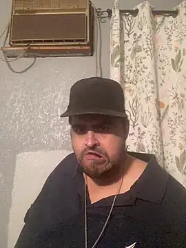 Snapshot of Miguel16i chatting on February 25, 5:25 pm Miguel16i online show from February 25, 5:25 pm