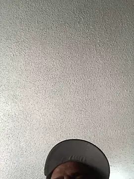 Snapshot of Miguel16i chatting on December 23, 8:57 pm Miguel16i online show from December 23, 8:57 pm