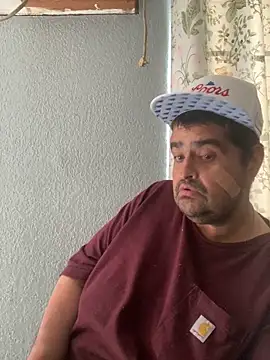 Snapshot of Miguel16i chatting on December 8, 9:08 pm Miguel16i online show from December 8, 9:08 pm