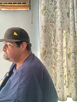 Snapshot of Miguel16i chatting on March 8, 8:02 pm Miguel16i online show from March 8, 8:02 pm