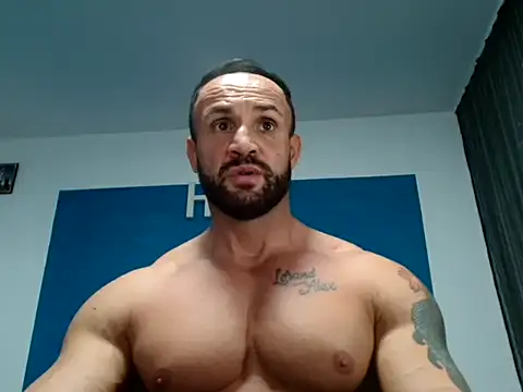 Snapshot of Magnificmuscles89 chatting on December 12, 11:25 pm Magnificmuscles89 online show from December 12, 11:25 pm