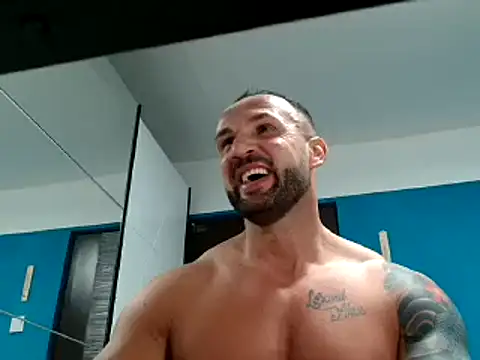 Snapshot of Magnificmuscles89 chatting on March 9, 12:10 am Magnificmuscles89 online show from March 9, 12:10 am
