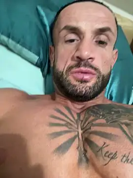 Snapshot of Magnificmuscles89 chatting on September 15, 11:06 pm Magnificmuscles89 online show from September 15, 11:06 pm