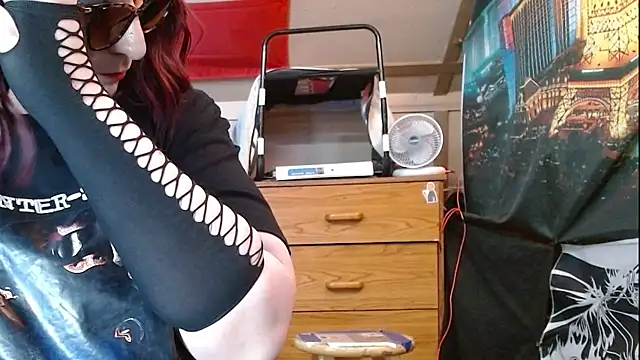 cosmicjones online show from April 19, 10:37 am