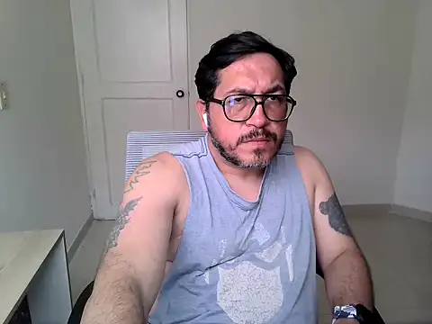 OsoMaduro12 online show from December 1, 8:45 pm