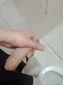 Wynni online show from April 2, 7:00 pm