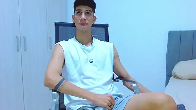 Snapshot of jhony-sex chatting on October 17, 6:28 am jhony-sex online show from October 17, 6:28 am