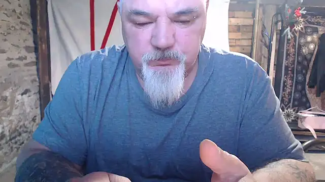 Newfiesausage1972 online show from February 2, 12:57 pm