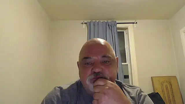 Newfiesausage1972 online show from September 15, 6:37 am