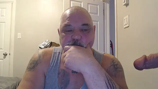 Newfiesausage1972 online show from February 20, 2:13 pm