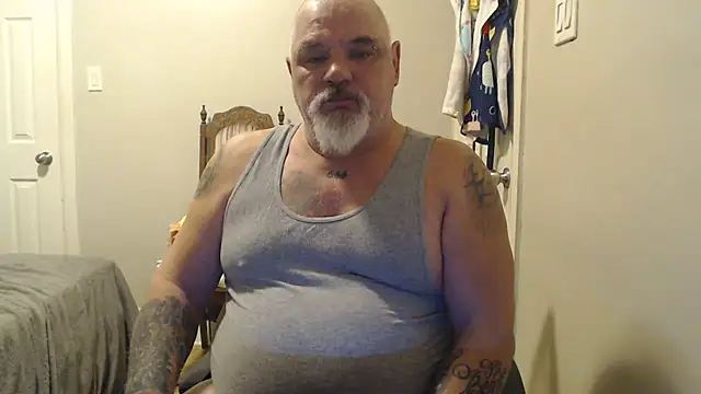 Newfiesausage1972 online show from March 8, 11:11 am