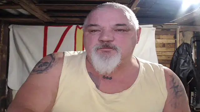 Newfiesausage1972 online show from December 21, 8:28 pm